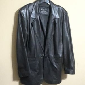 HENIG FURS. -  SINGLE BREAST BLACK BLAZER